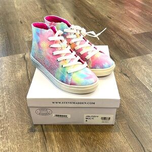 Steve Madden Girls shoes size 4 brand new in box
